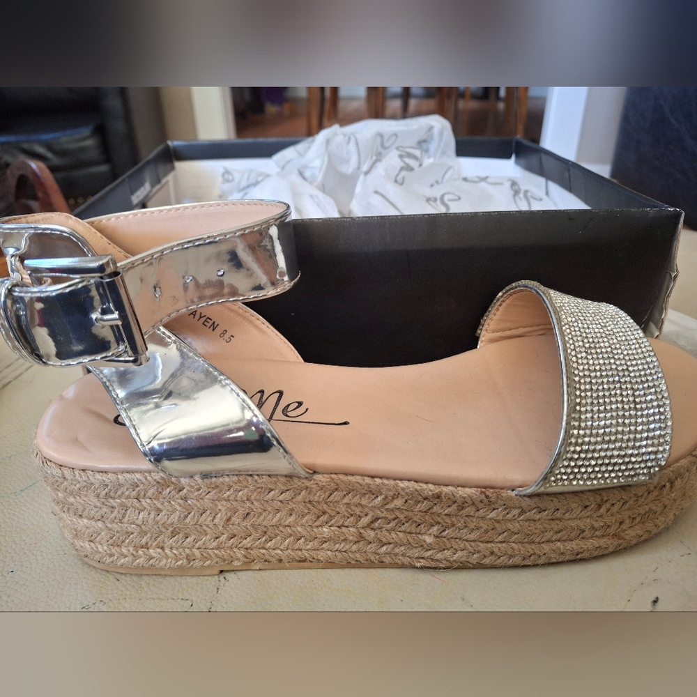 Fashion Nova Flat Platform Sandals Rhinestone Silver sz 8.5